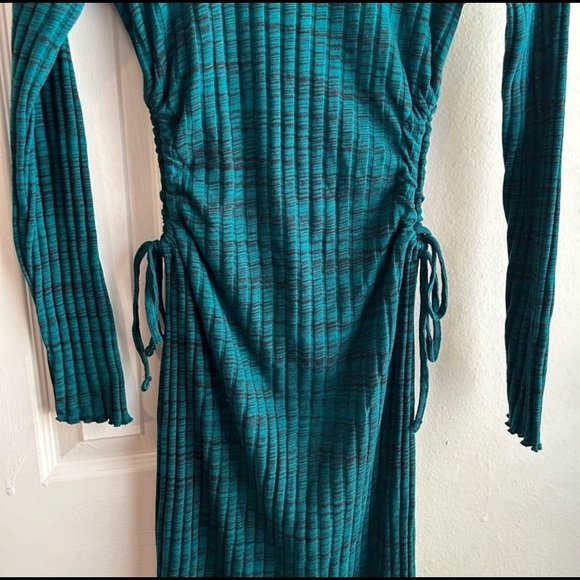 Zara Emerald green Cutout Dress long sleeve, midi with side cut outs, stretchy - Picture 6 of 10